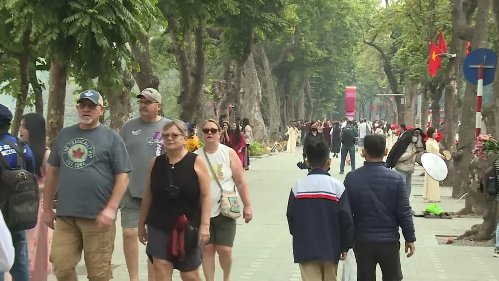 Du khách hào hứng đón Tết Dương lịch 2026 tại Thủ đô